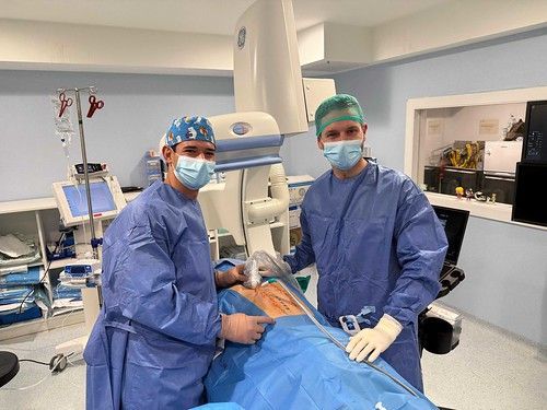 La crioanalgesia bloquea la función de los nervios intercostales y por ello el dolor postoperatorio en cirugía pediátrica