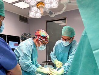 Hospital Quirónsalud Córdoba realiza con éxito una intervención de reemplazo parcial de rodilla mediante prótesis