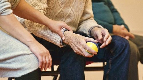La atención sanitaria del Parkinson en Europa: falta comunicación y coordinación entre niveles asistenciales La atención sanitaria del Parkinson en Europa: falta comunicación y coordinación entre niveles asistenciales